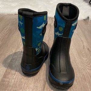 Kids rain/snow boots.